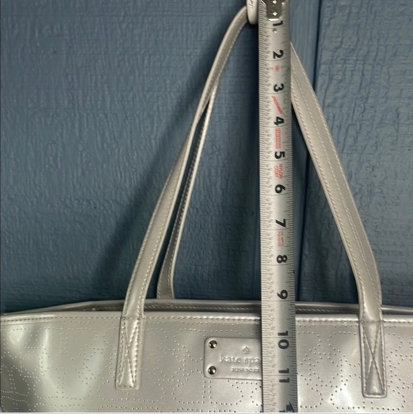 Kate Spade Shiny Silver Zip Top Etched Spade Design Tote Bag - Picture 4 of 6